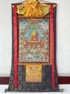 Assorted 〝Sakyamuni Buddha〝 thanka with brocade. 