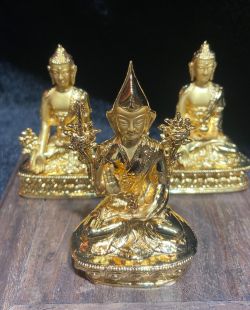 Gilded three-dimensional small Buddha statue